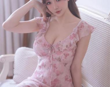 星之迟迟 粉衣美女 壁纸